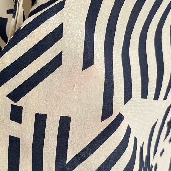 Vintage Silk Jones New York Beige Navy Blue Abstract Print Button Down Blouse - Picture 8 of 10